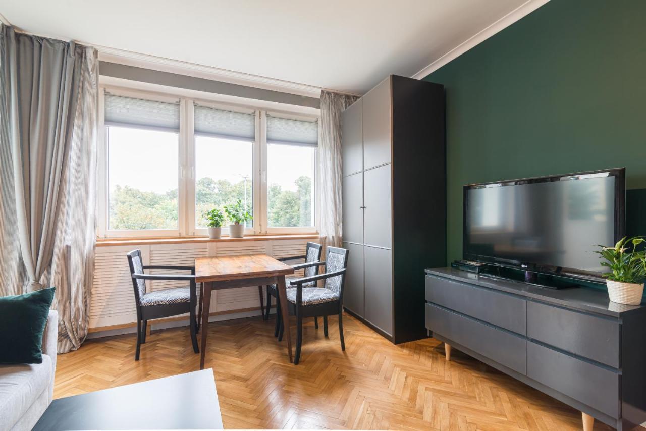 Main Street Studio Apartament