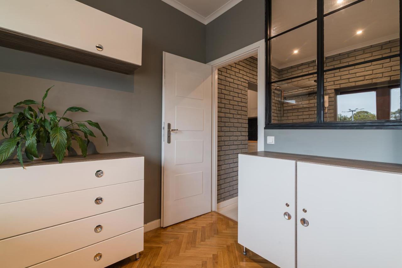 Main Street Studio Apartament *